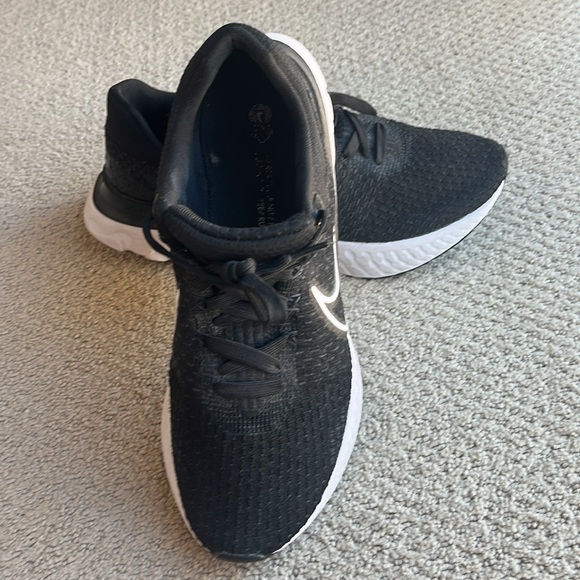 Nike Men’s 10.5 React Infinity Flyknit Running Shoes - Picture 2 of 6